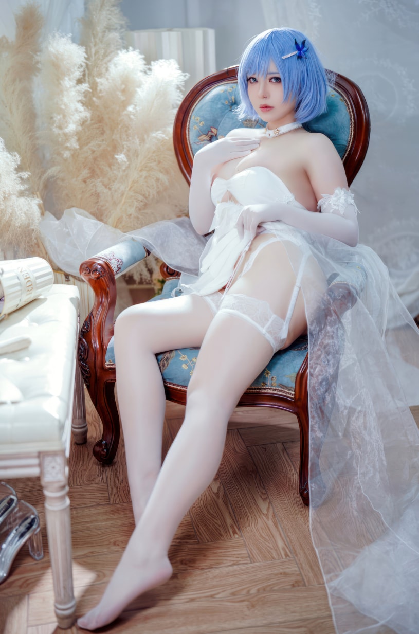 半半子 碧蓝航线 恰巴耶夫 白骑兵的旋律 礼服图片下载