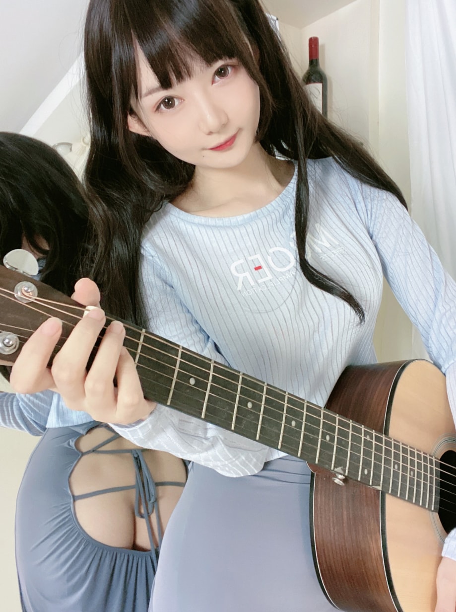 51酱 – 吉他妹妹壁纸图片大全