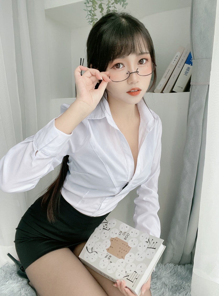 不呆猫 黑斯包臀OL微博图片 不呆猫 黑斯包臀OL微博图片